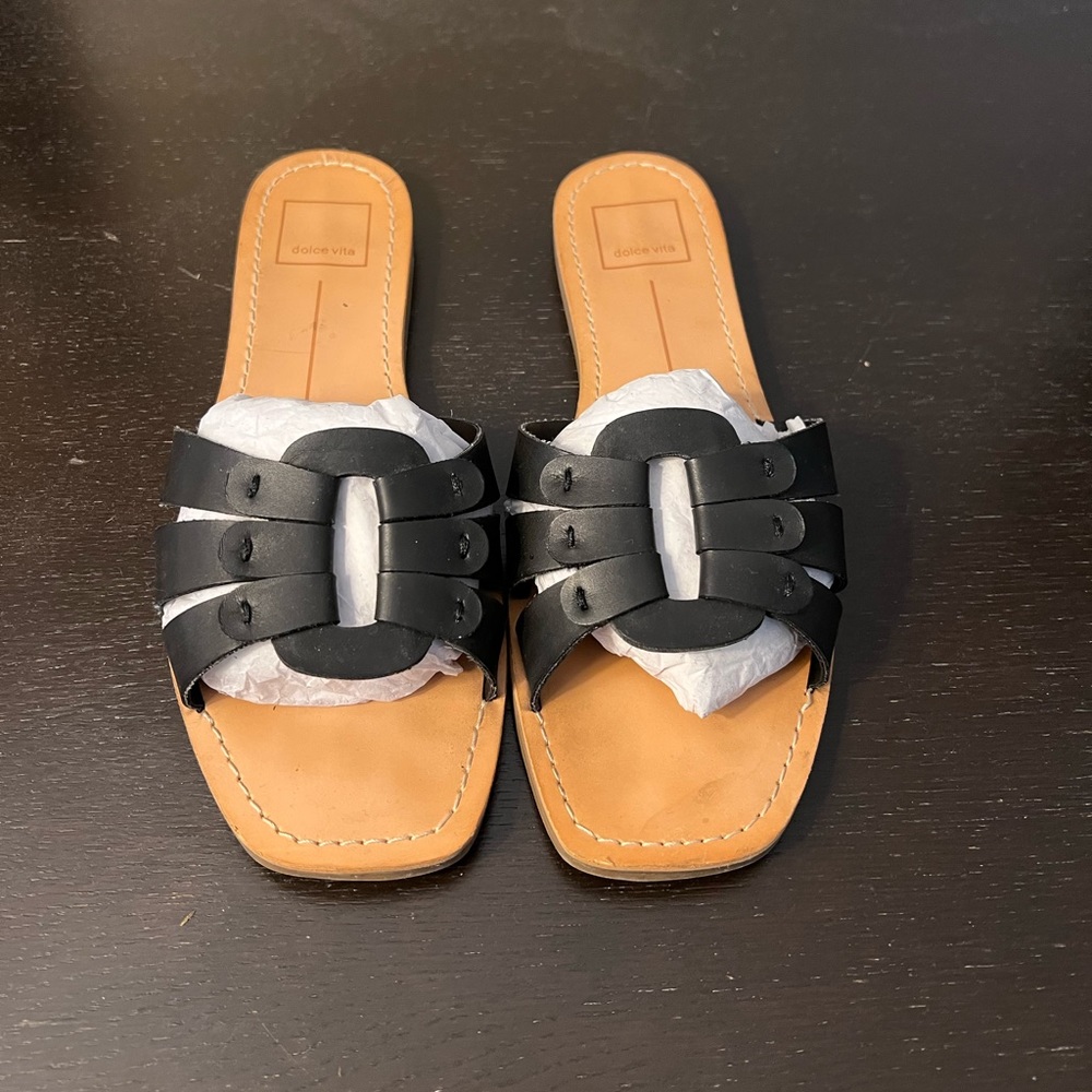 Dolce Vita black flat sandal, size 8